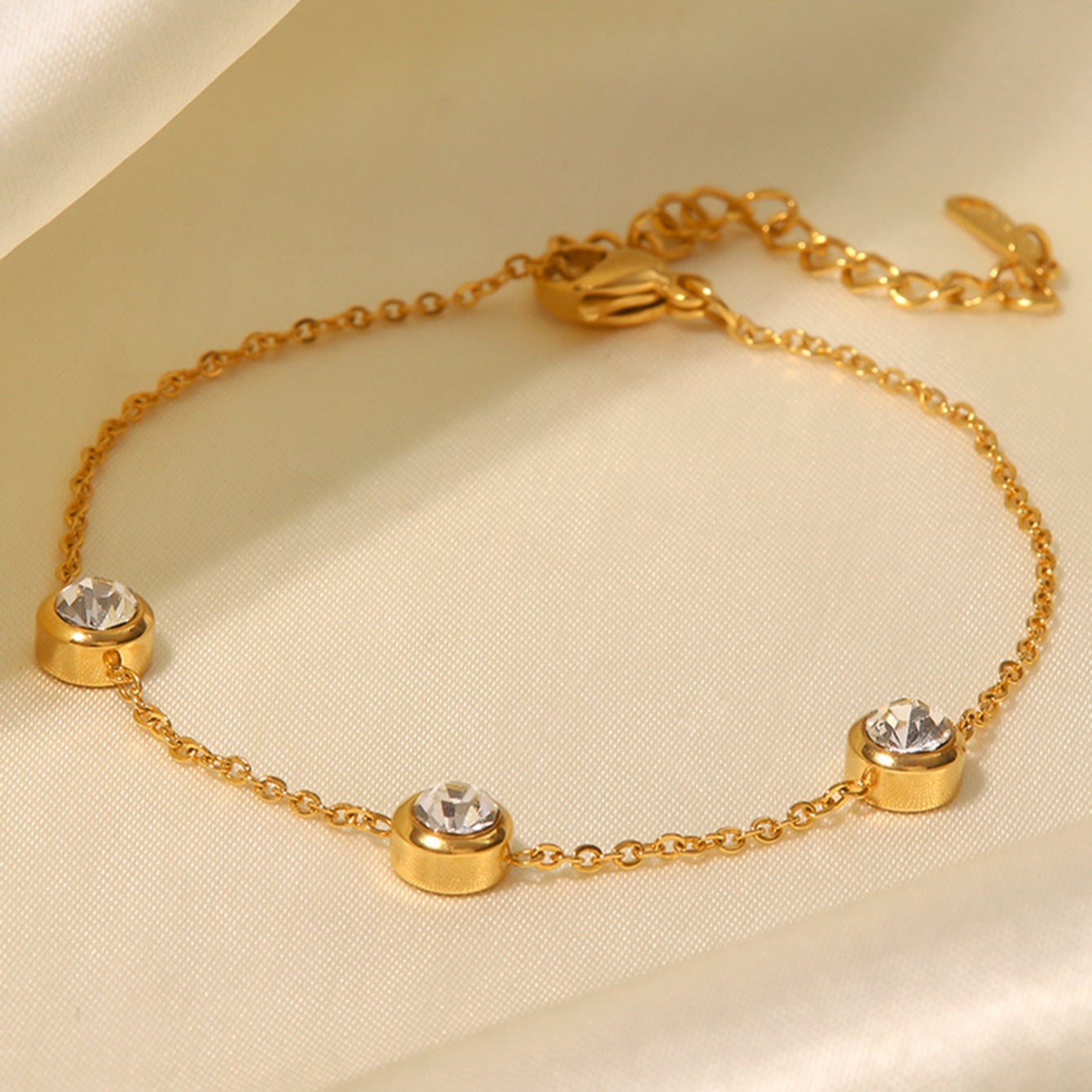 Zircon Circle Bracelet (gold finish)