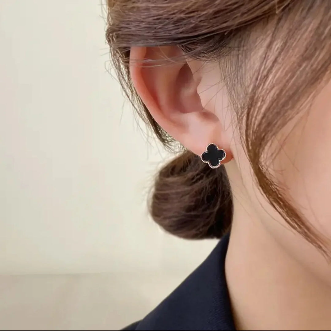 Clover Earrings Black (gold finish)