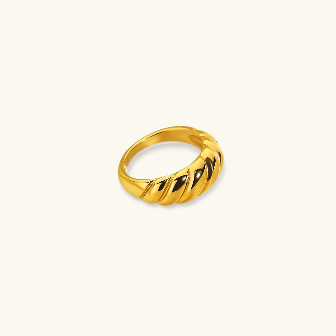 Amaia Golden Croissant Ring
