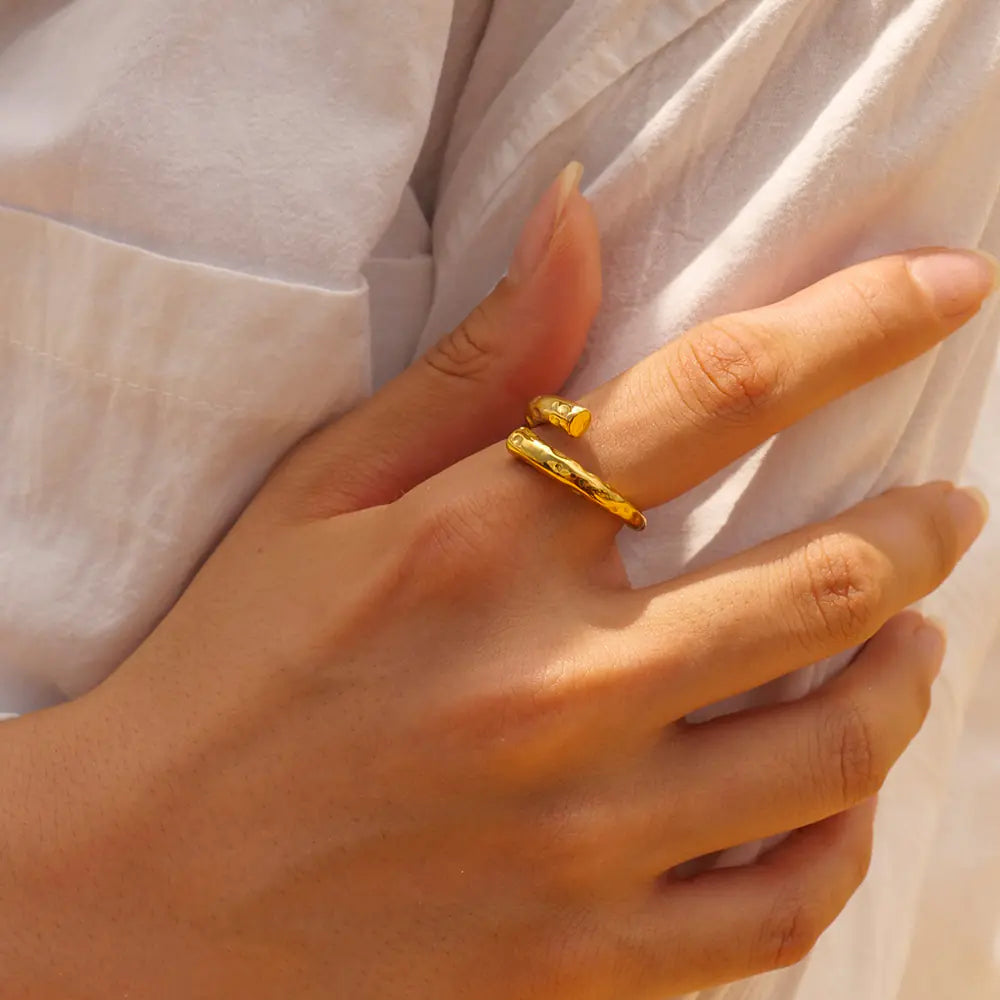 Hammer Shine Ring (gold finish)