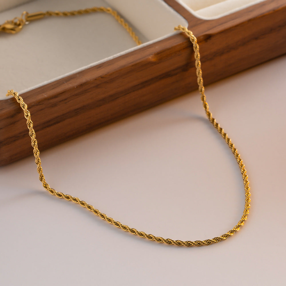 Calle Towel Chain Gold Pendant