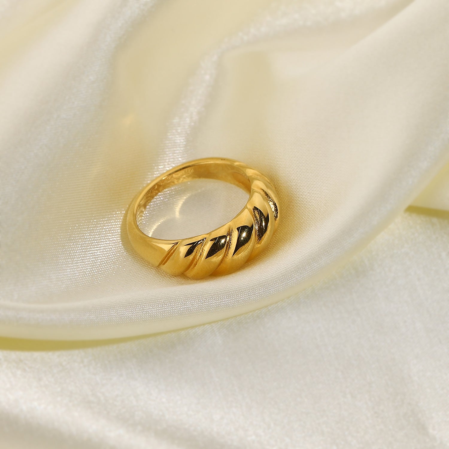 Amaia Golden Croissant Ring