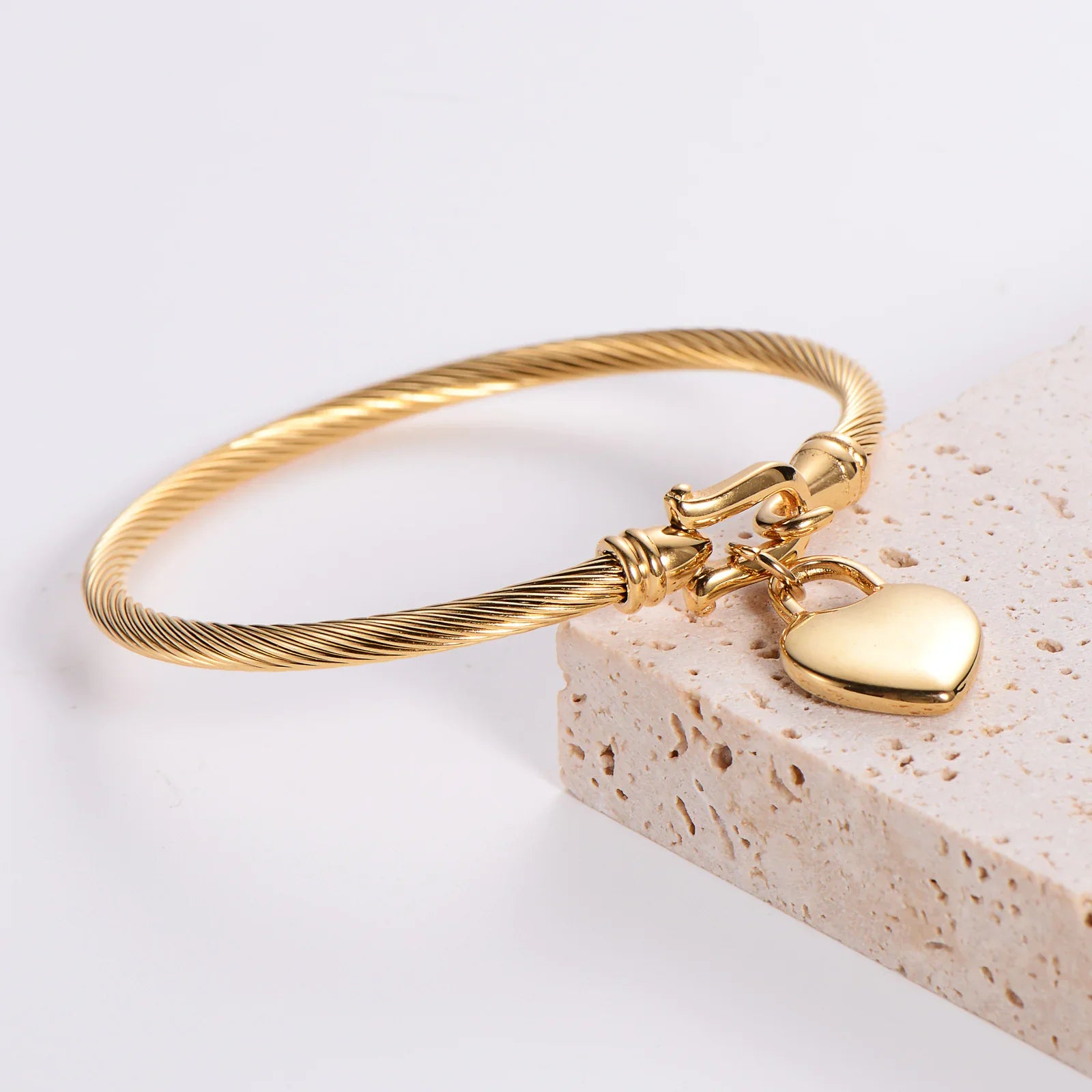 Heart Cable Bracelet (gold finish)