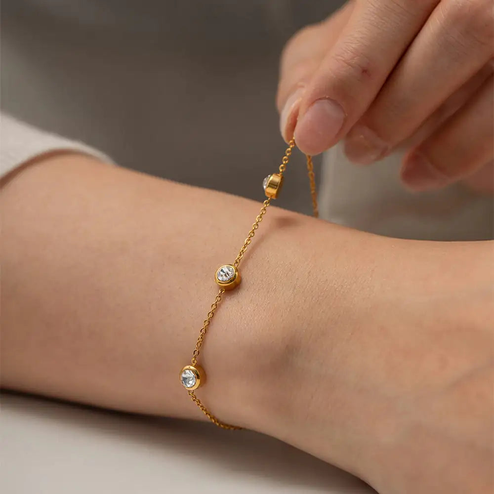 Zircon Circle Bracelet (gold finish)